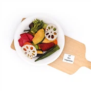 Veggie Chips Noj qab nyob zoo